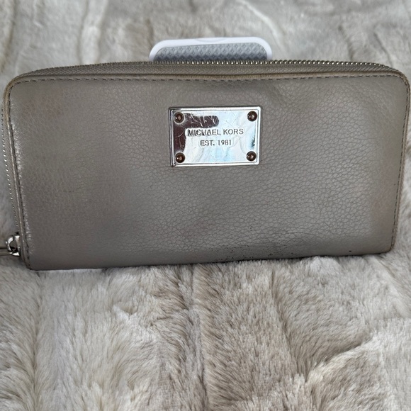 Michael Kors Grey Leather Wallet - Picture 1 of 8